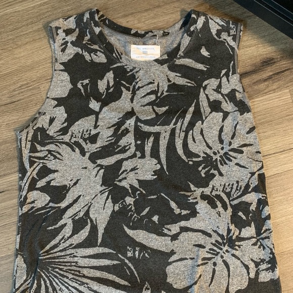 ANTHROPOLOGIE ♡ Sol Angeles X Anthropologie Black Tropical Leaf Tank Top - Picture 4 of 7